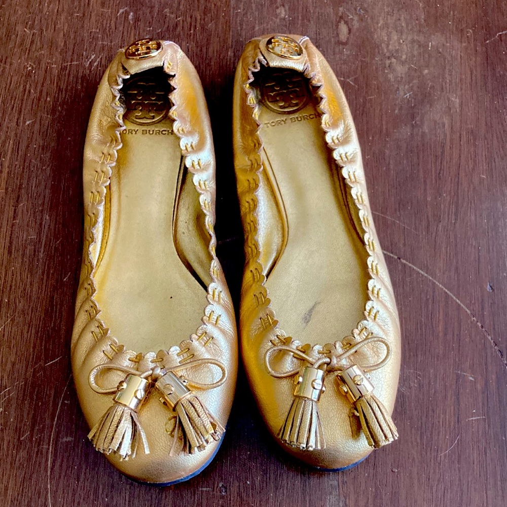 Tory Burch tassels gold flats.  8.5. Good condition.